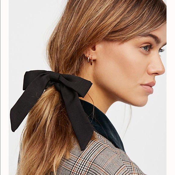 NEW ARRIVAL | Bow Scrunchie 1 for $12, 2 for $18 - Picture 2 of 8